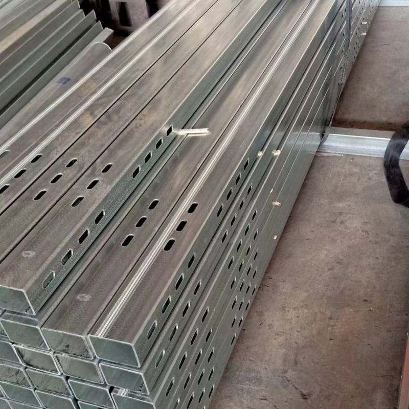 يتصاعد السكك الحديدية الشمسية عن قوس الوحدة الشمسية