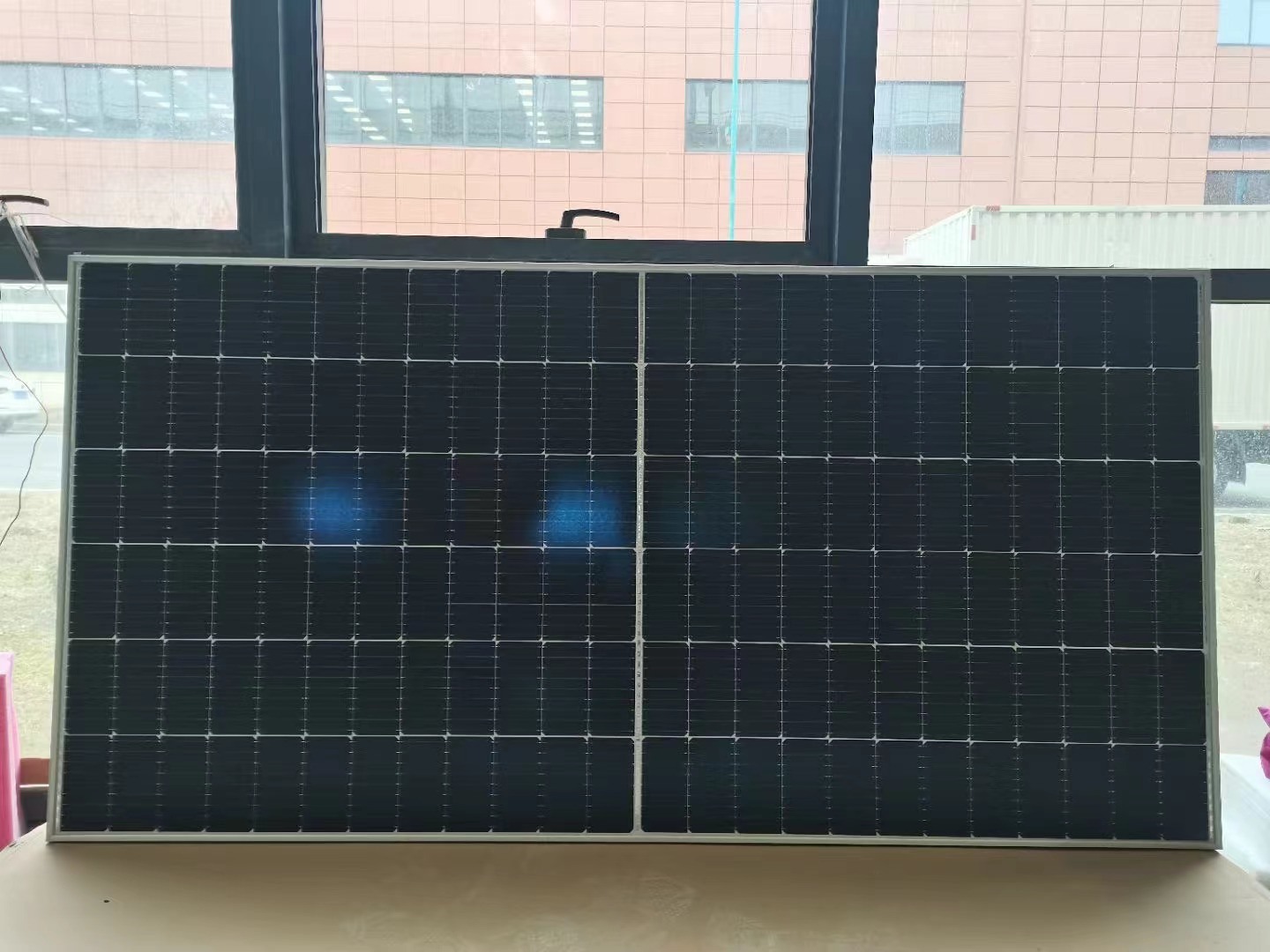 الصين تصنيع 350W 400W 500W 550W 580W لوحة Solar Panel Panel Solar