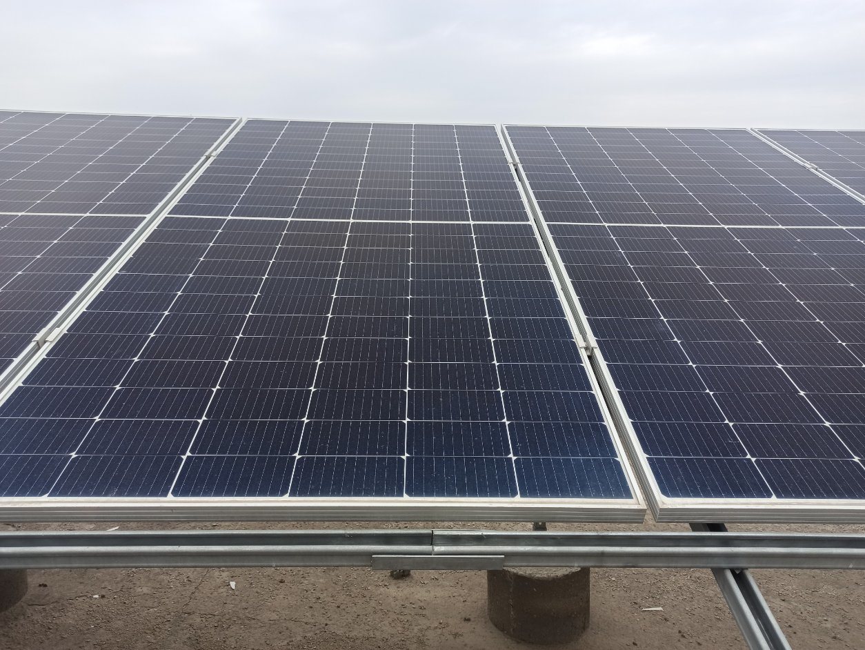 الفئة A 550W182MM أحادية البلورية السيليكون في الهواء الطلق متصل بتوليد الطاقة الكهروضوئية لوحة شمسية