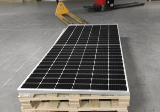 الشركة ذات الجودة الكهروضوئية ذات الجودة الشمسية عالية الجودة مبيعات مباشرة للأسرة 550W من الألواح الشمسية أحادية البلورة الشبكة
